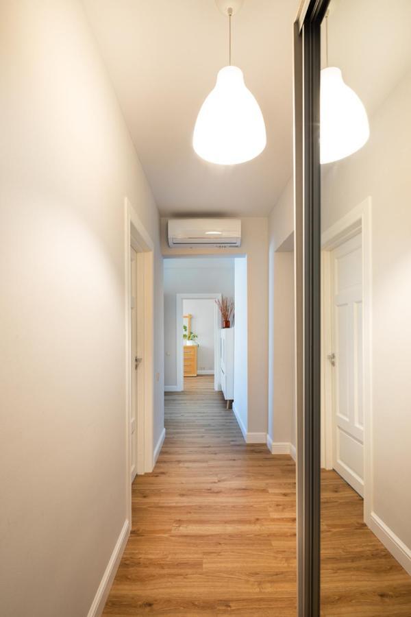 Cozy 2 Bedroom Apartment In Riga Centre Екстер'єр фото
