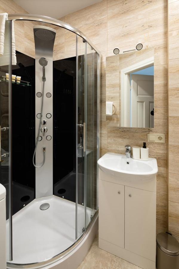 Cozy 2 Bedroom Apartment In Riga Centre Екстер'єр фото